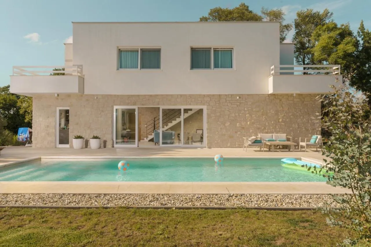 Villa Lu Prkacini 0*,